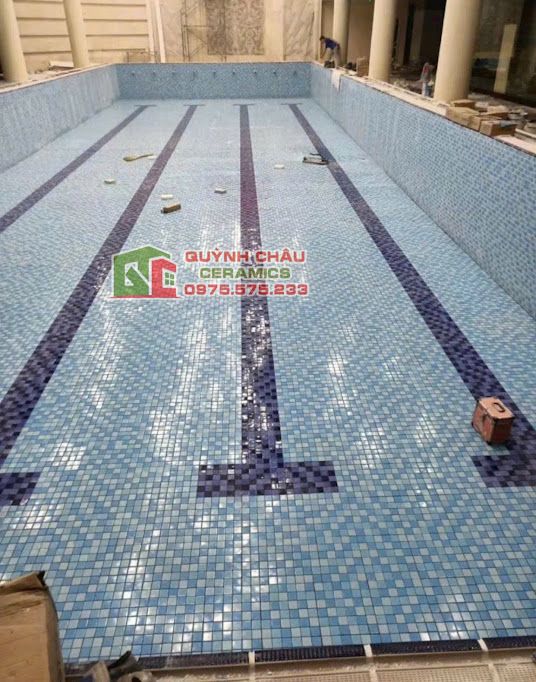 Gạch mosaic màu xanh ốp dán hồ bơi