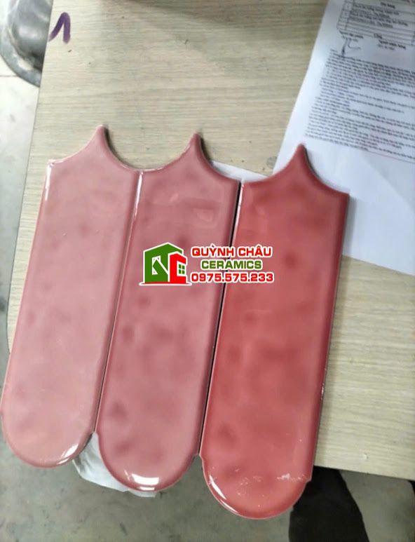 Gạch thẻ trang trí 9x30 màu hồng lông vũ đẹp