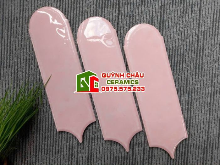 Gạch thẻ lông vũ màu hồng đậm gợn sóng