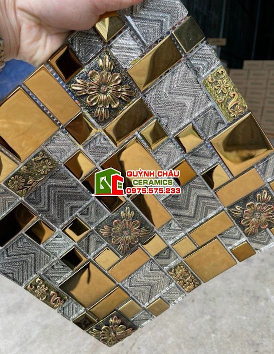 Gạch mosaic thuỷ tinh hoa văn cuốn hút