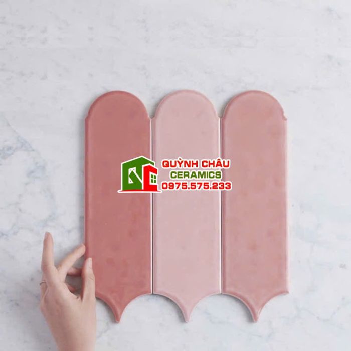 Gạch thẻ lông vũ màu hồng đậm gợn sóng