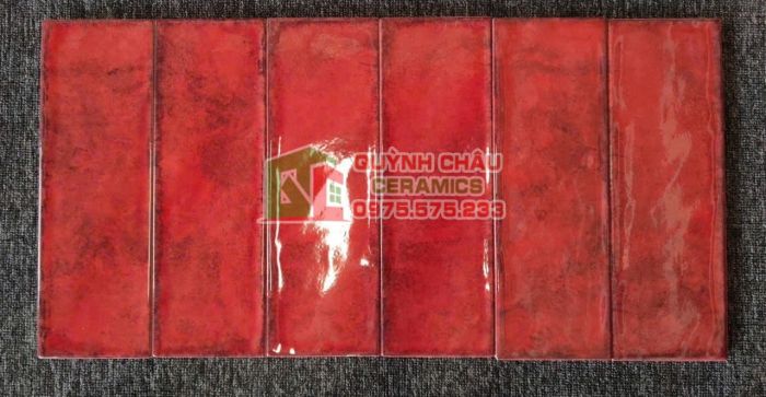 Gạch thẻ màu đỏ 10x30 men giả cổ gợn sóng