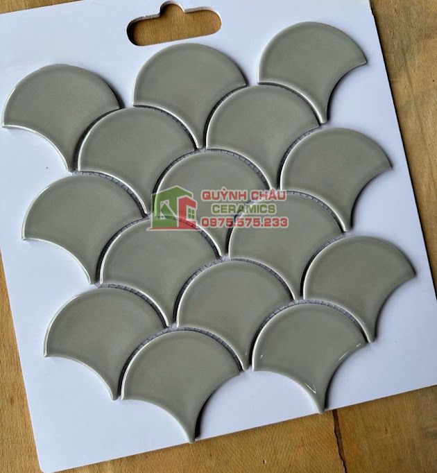 Gạch mosaic vảy cá màu ghi xám men gốm