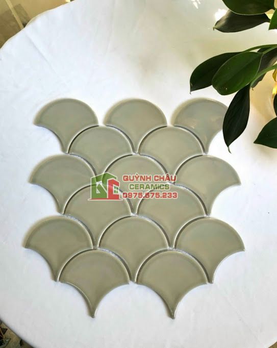 Gạch mosaic vảy cá màu xám men gốm
