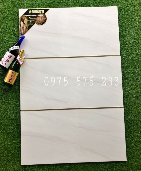 Mẫu gạch 40x80 ốp tường trắng vân khói bóng kiếng