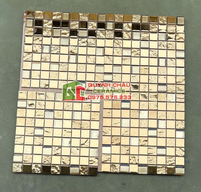 Gạch mosaic màu vàng mạ sang chảnh