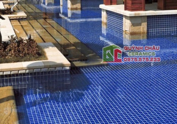 Gạch mosaic bể hồ bơi xanh biển men rạn