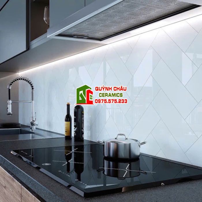 Gạch thẻ 10x30cm men trắng bóng