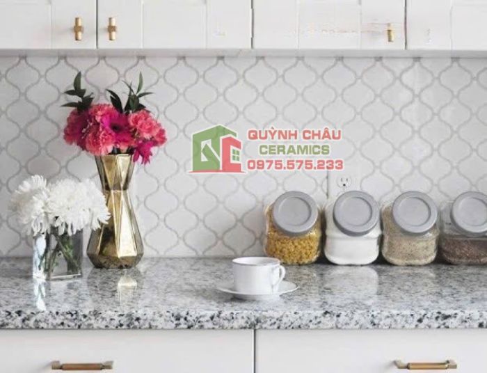 Gạch mosaic hình lồng đèn màu trắng bóng