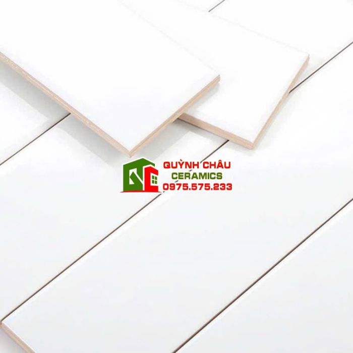 Gạch thẻ 10x30cm men màu trắng mờ