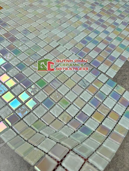 Gạch mosaic thuỷ tinh màu trắng hồng hiệu ứng