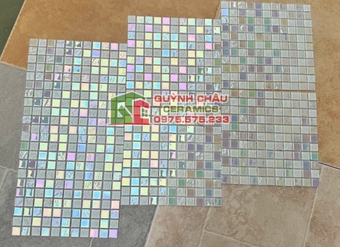 Gạch mosaic thuỷ tinh màu trắng hồng hiệu ứng