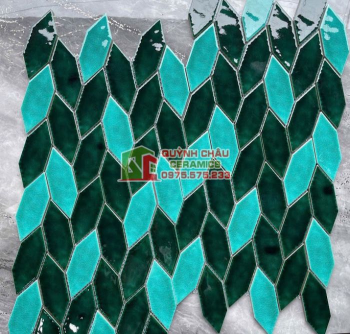 Gạch mosaic hình chiếc lá xanh mix màu hỗn hợp