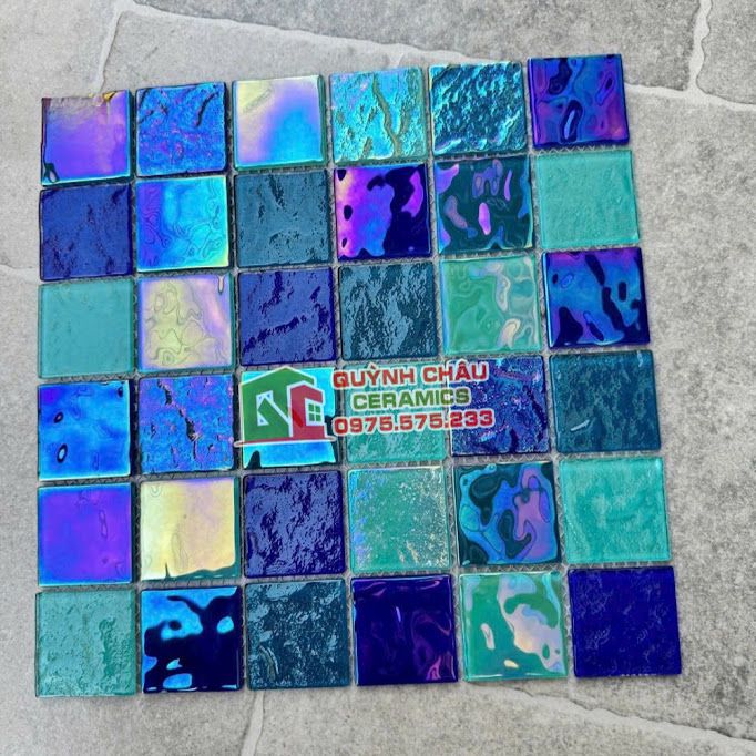 Gạch mosaic thuỷ tinh 48x48 màu xanh mix hỗn hợp