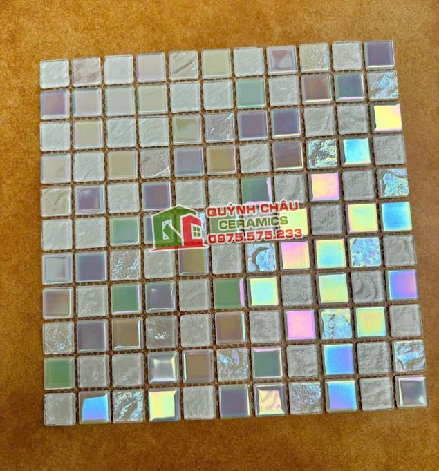 Gạch mosaic thuỷ tinh màu trắng hồng hiệu ứng