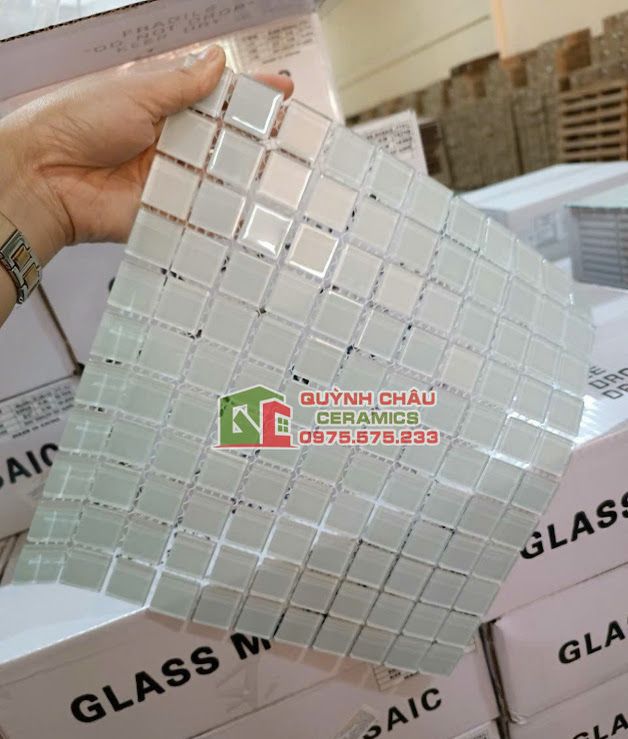 Gạch mosaic thuỷ tinh màu trắng trơn