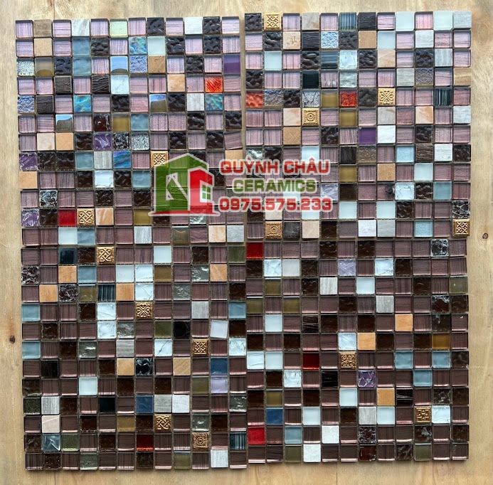 Gạch mosaic thuỷ tinh mix màu trang trí