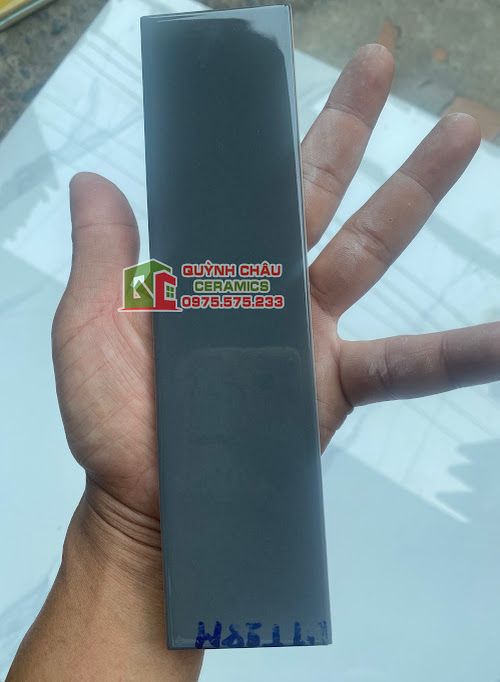Gạch thẻ 5x20 màu xám đậm men bóng