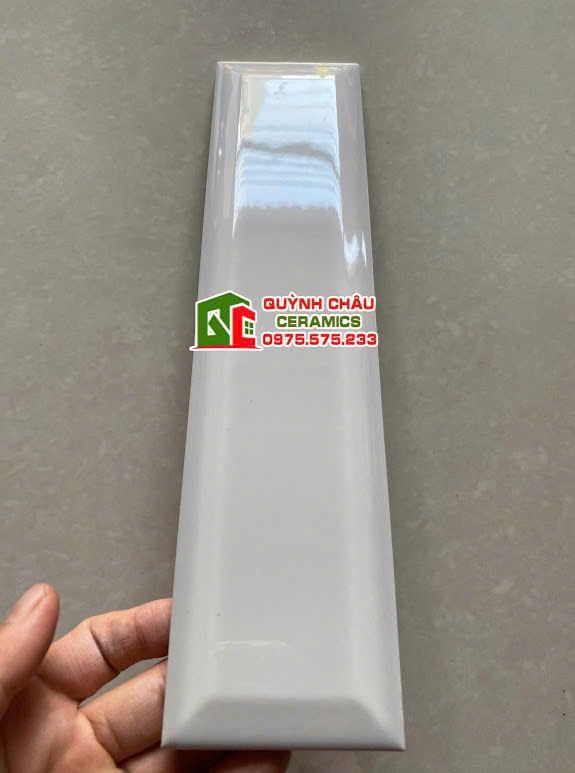 Gạch thẻ bóng 6.8x28 vát cạnh màu trắng sữa đục