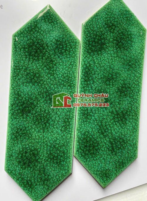 Gạch thẻ mũi tên màu xanh lá men rạn