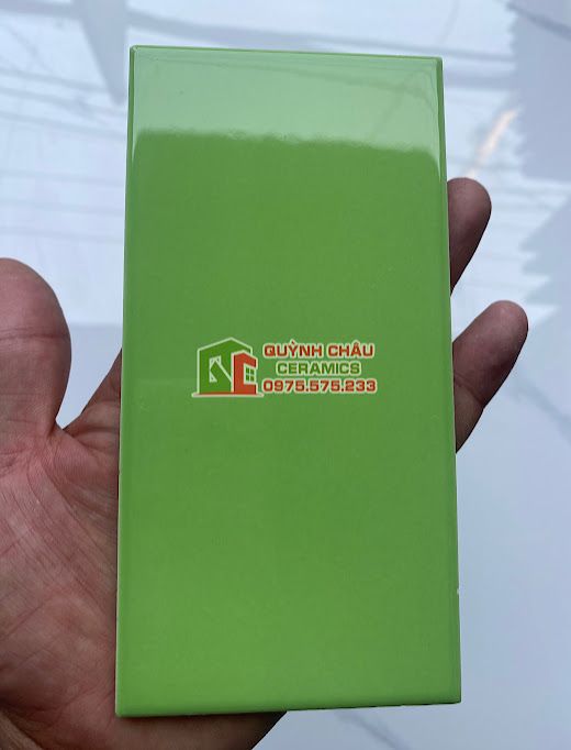 Gạch thẻ ốp tường 75x150 xanh lá men bóng