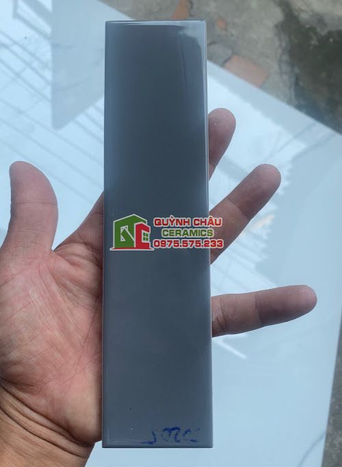 Gạch thẻ ốp tường xám bóng 5x20 cm