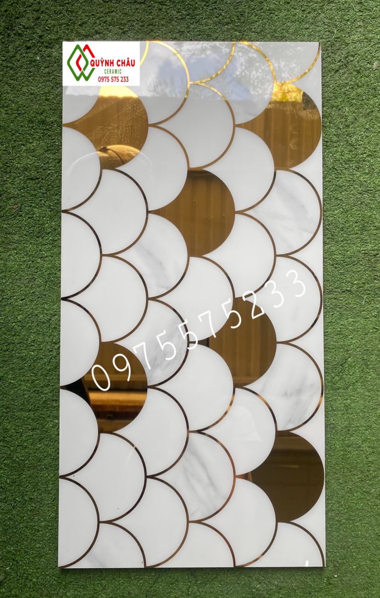Gạch dán tường vảy cá 30x60 nhũ vàng khắc kim