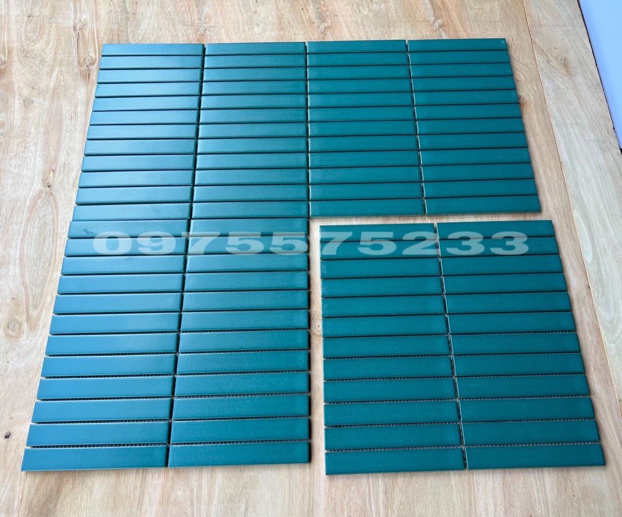Gạch mosaic màu xanh vỉ đũa que ốp tường