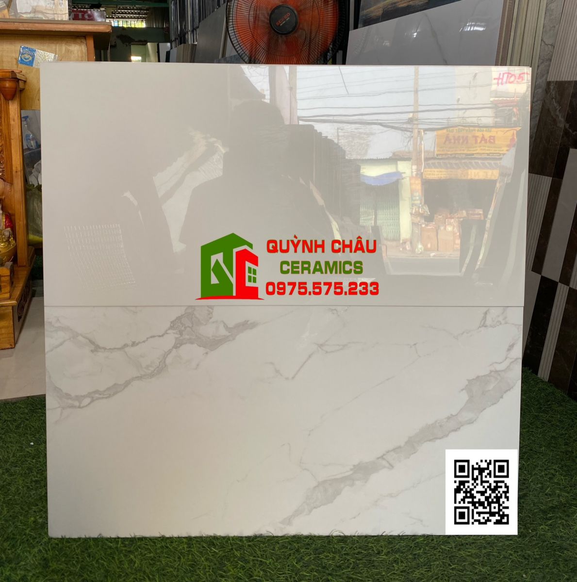 Gạch granite ốp tường 30x60 bóng kính thạch bàn