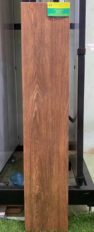 Gạch lát nền giả gỗ nâu đỏ 20x100 phòng khách đẹp Gạch lát nền giả gỗ nâu đỏ 20x100 phòng khách đẹp
