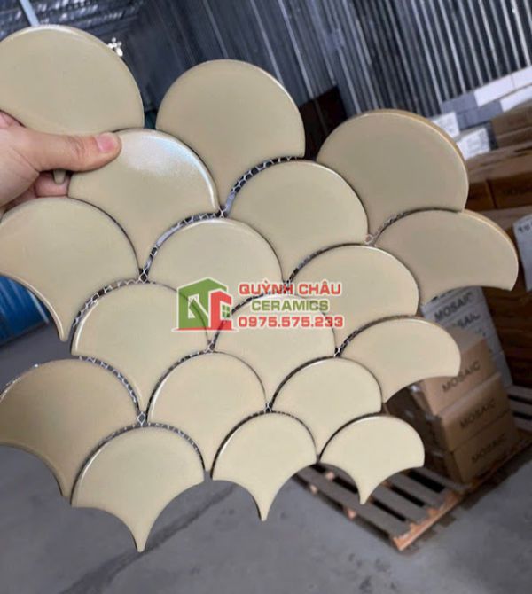 Gạch mosaic vỉ vảy cá màu be nhạt Gạch mosaic vỉ vảy cá màu be nhạt