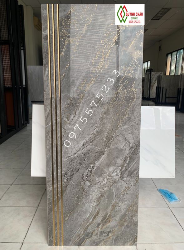 Gạch lát cầu thang 47x120 có chống trơn và chịu lực tốt không