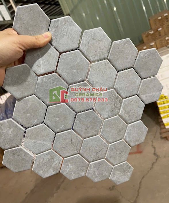 Gạch mosaic lục giác bề mặt xám mờ vân đá Gạch mosaic lục giác bề mặt xám mờ vân đá