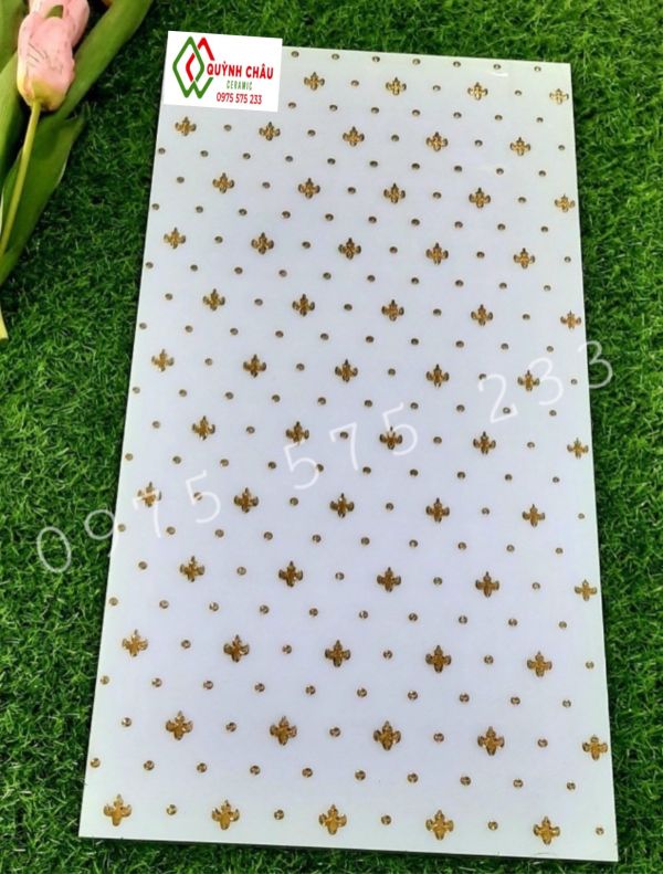 Gạch điểm 30x60 nhũ vàng trang trí phòng khách pt