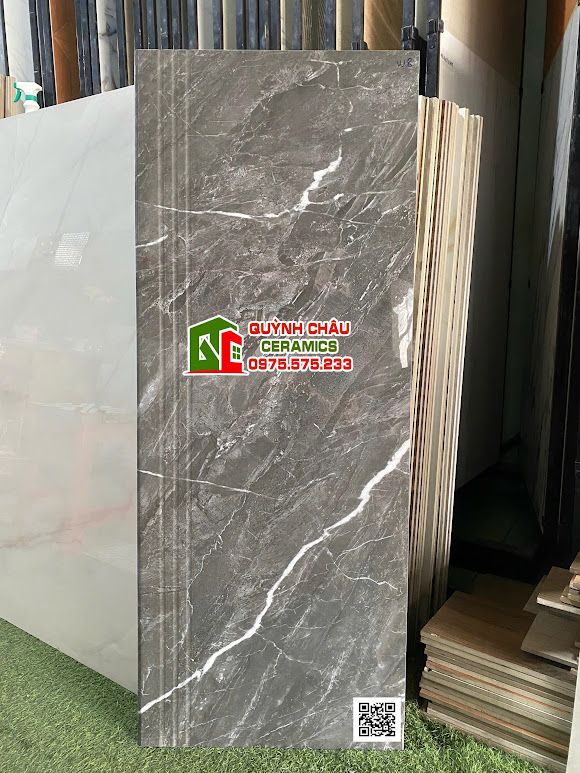 Gạch cầu thang 47x120 xám vân trắng tia chớp                   Gạch cầu thang 47x120 xám vân trắng tia chớp