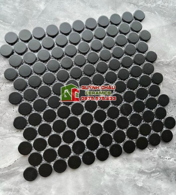 Gạch mosaic chấm bi tròn màu đen tuyền mờ Gạch mosaic chấm bi tròn màu đen tuyền mờ
