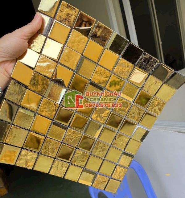 Gạch mosaic mạ vàng nổi bật trang trí  Gạch mosaic mạ vàng nổi bật trang trí