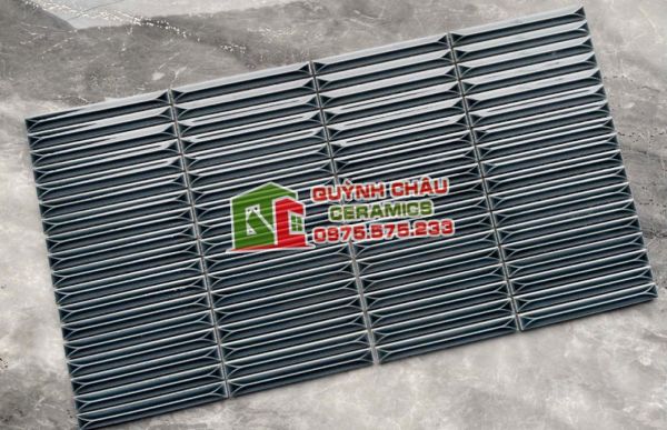 Gạch mosaic que đũa xám đen vát cạnh Gạch mosaic que đũa xám đen vát cạnh