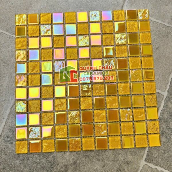 Gạch mosaic thuỷ tinh màu sắc vàng độc đáo Gạch mosaic thuỷ tinh màu sắc vàng độc đáo
