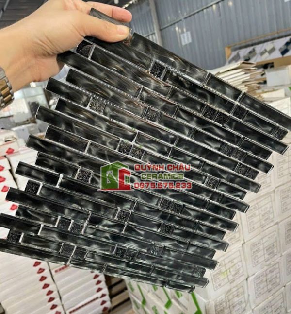 Gạch mosaic thuỷ tinh thanh xám đen Gạch mosaic thuỷ tinh thanh xám đen