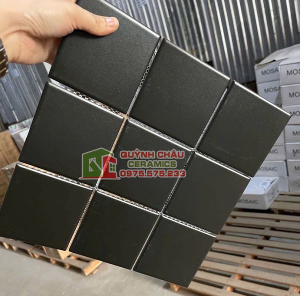Gạch mosaic vỉ 10x10 thẻ chip màu đen mờ Gạch mosaic vỉ 10x10 thẻ chip màu đen mờ