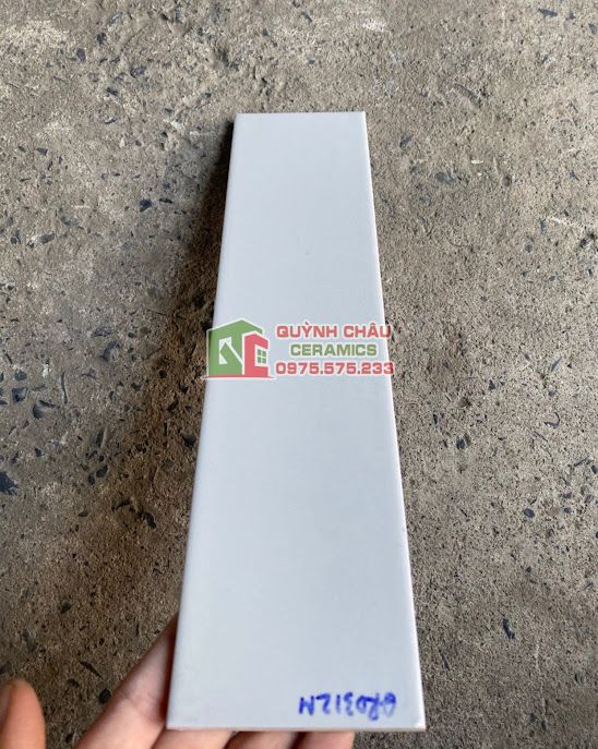 Gạch ốp tường 75x300 thẻ trắng mờ trung quốc 