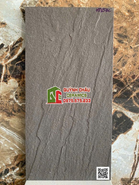 Gạch taicera 30x60 đá xám đen đồng chất chống trơn nhám sần Gạch taicera 30x60 đá xám đen đồng chất chống trơn nhám sần