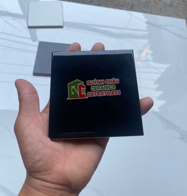 Gạch thẻ 10x10 màu đen bóng Gạch thẻ 10x10 màu đen bóng