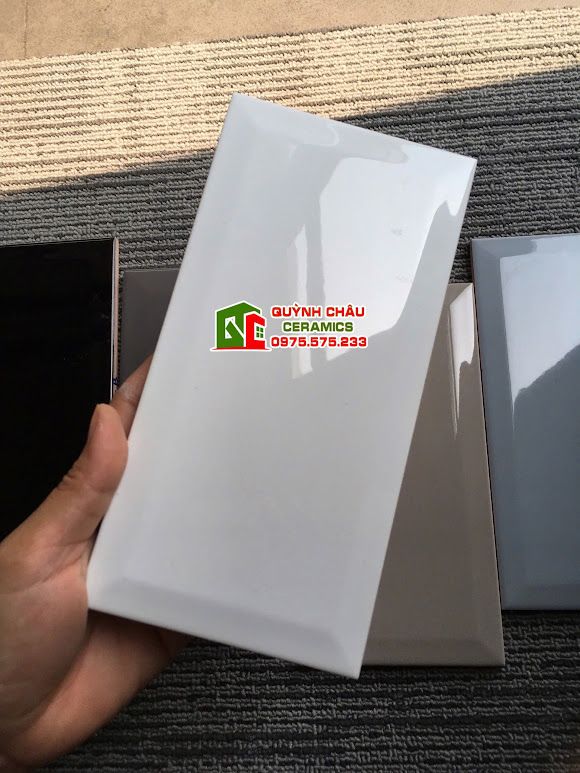 Gạch thẻ 10x20cm vát cạnh màu trắng bóng Gạch thẻ 10x20cm vát cạnh màu trắng bóng
