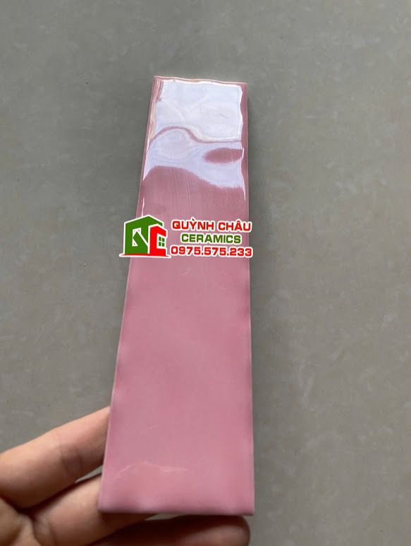Gạch thẻ 5x20 màu hồng bóng gợn sóng Gạch thẻ 5x20 màu hồng bóng gợn sóng