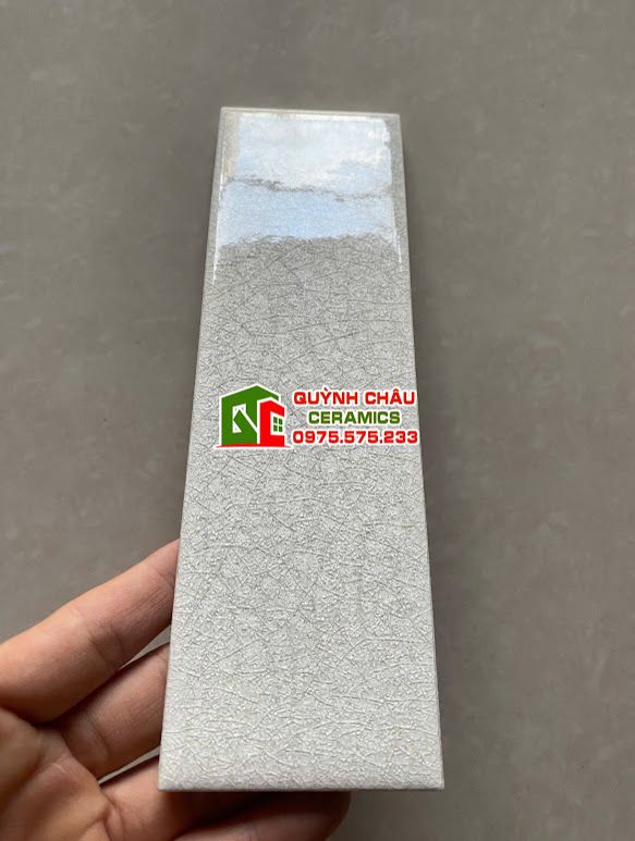 Gạch thẻ 6x20 màu trắng men rạn bóng Gạch thẻ 6x20 màu trắng men rạn bóng