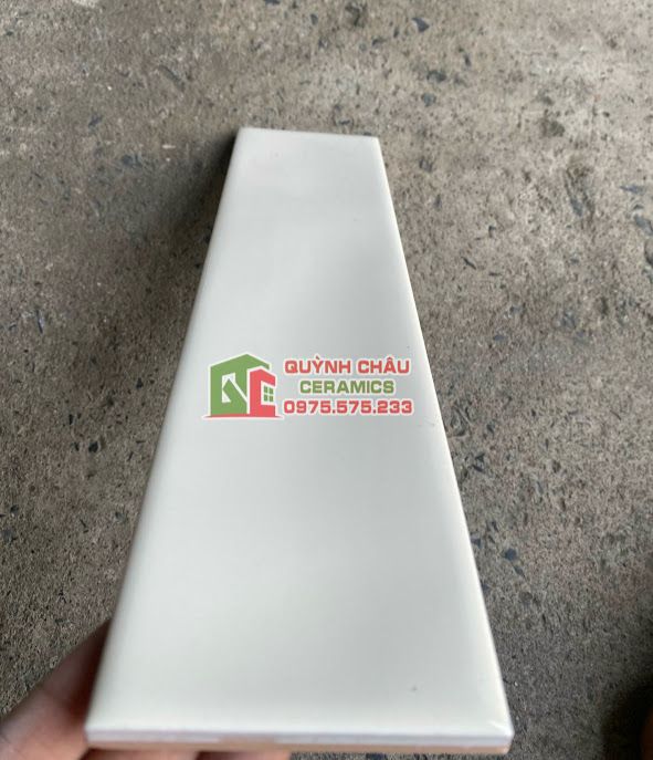 Gạch thẻ 75x300 trắng bóng men gợn sóng