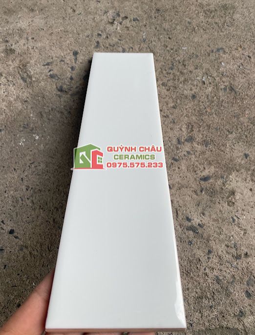 Gạch thẻ bóng trắng trơn 75x300 dán tường
