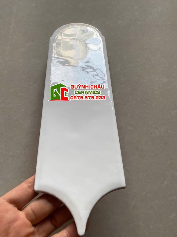 Gạch thẻ lông vũ màu trắng gợn sóng Gạch thẻ lông vũ màu trắng gợn sóng